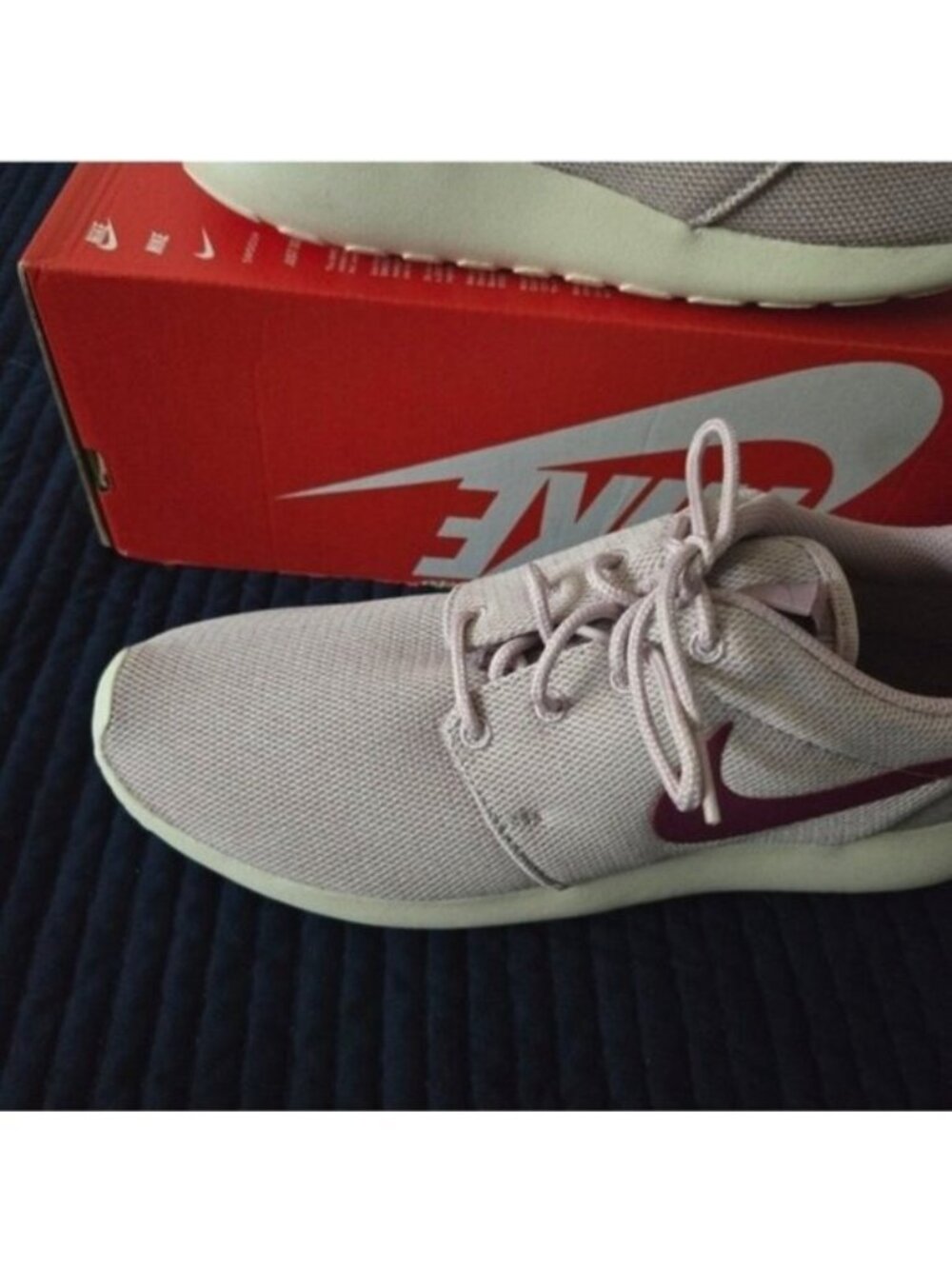 Nike Roshe One Women Size 11 Plum Chaulk True Berry 072026 - Picture 4 of 12